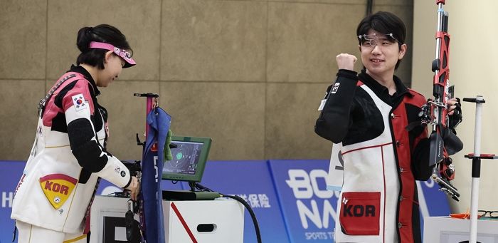 ‘한국 첫 메달’ 사격 박하준·금지현... 10m 공기소총 혼성 ‘은메달’ 확보