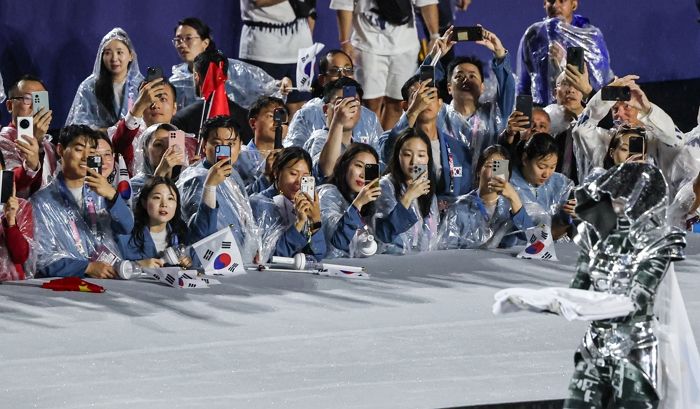 대한민국을 ‘북한’으로 소개한 파리올림픽... 개회식 원고에 적힌 ‘진실’