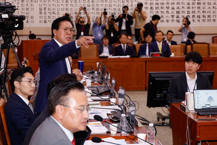 ‘이재명 1호 법안’ 전국민 25만원 지원법 법사위 통과... 야당 강행 처리