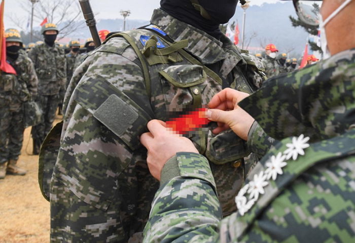 “녹물로 씻고 급식에 국도 안 나와”... 기상 악화하면 물 통제하는 해병대