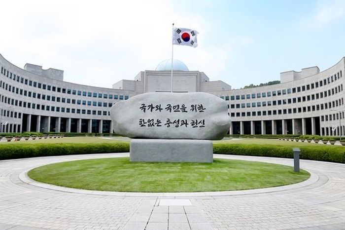 국정원도 정보원 명단 유출 의혹... “정보원 절반이 발각돼 북한서 ‘고사포 처형’ 당했다”
