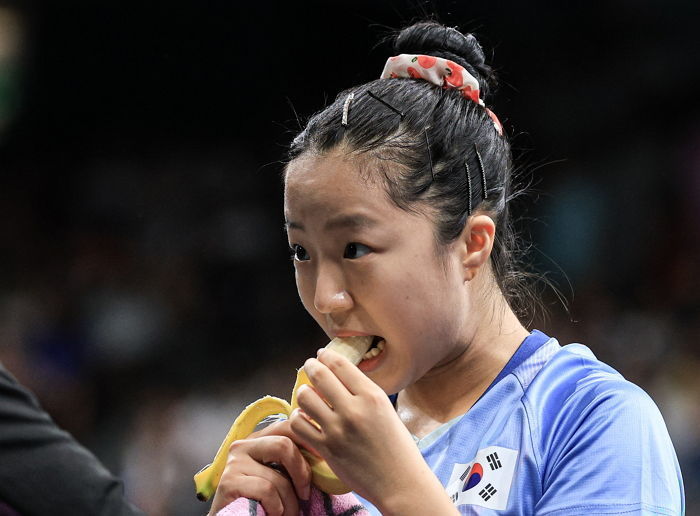 신유빈에게 0-3으로 지던 일본 선수... 경기 흐름 끊으려고 10분간 ‘옷 갈아입고’ 왔다