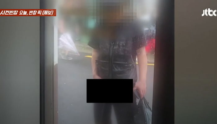 맞은편에서 손님들 다 보고 있는데... 대낮에 남의 가게 유리창에 ‘노상 방뇨’한 아저씨