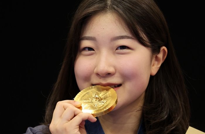 “우리 직원 딸이 금메달리스트!”... 반효진 귀국하자 ‘장학금’까지 쏜 회사