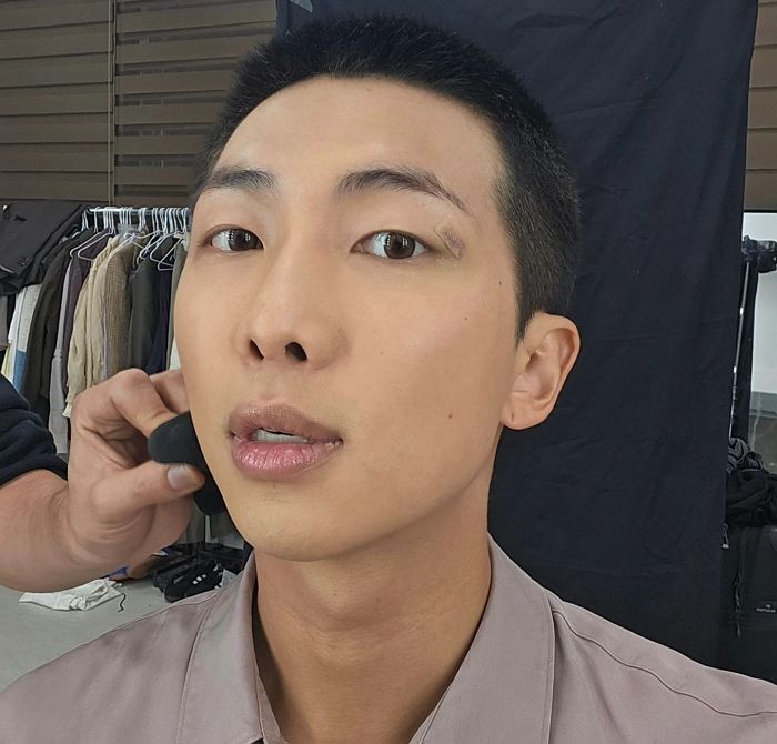 슈가 음주운전 논란 와중에 SNS 업로드했다가 ‘빛삭’한 RM