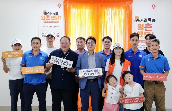 교촌, 배송 위해 끼니까지 거르는 택배기사들에게 갓 튀긴 ‘치킨’ 쐈다