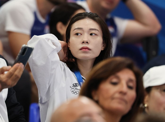 사격 은메달 김예지, 기자회견 중 실신... 심폐소생술 받아