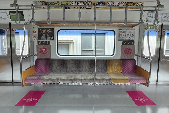 “더러워서 빈대 나올 거 같아요”... 민원 폭주한 지하철 3호선 직물 의자 싹 다 바꾼다