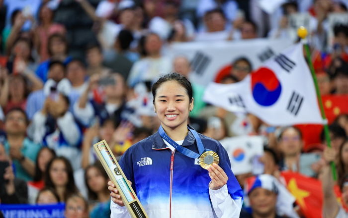 ‘작심 발언’ 안세영 원하는 중국 “이제 22살... 귀화 좋은 선택”