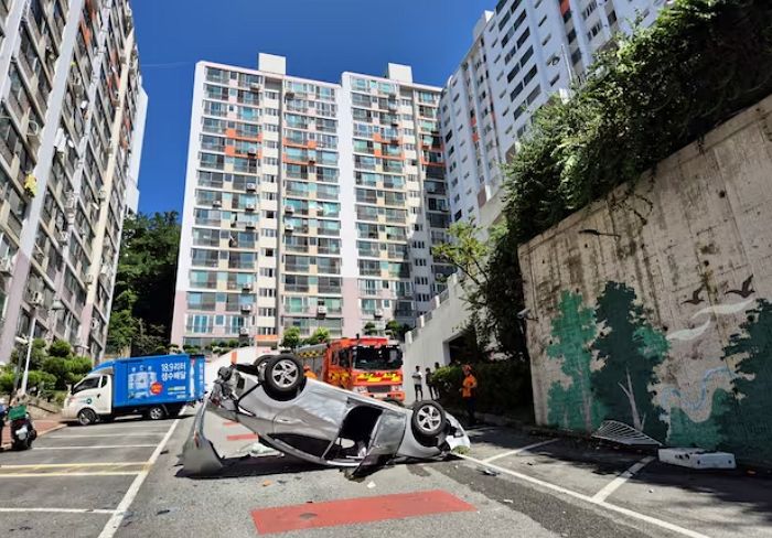 부산 70대 운전자가 몰던 차 10m 아래로 추락... 음주 측정 해봤더니