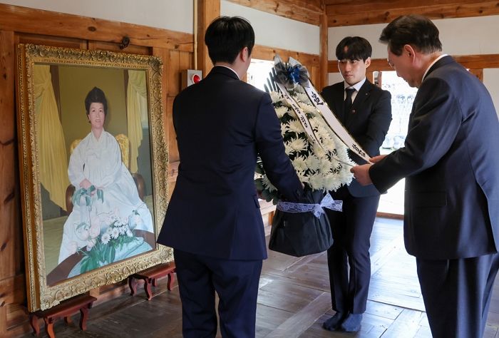 광복절 행사 전, 윤석열 대통령·김건희 여사 부부가 서둘러 다녀간 곳
