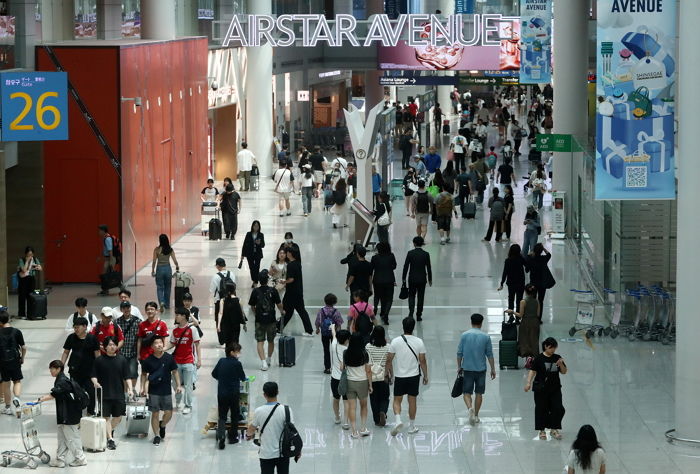 ‘광복절 연휴’에 일본 여행 계획한 사람들 비상... 태풍 소식에 난리난 근황