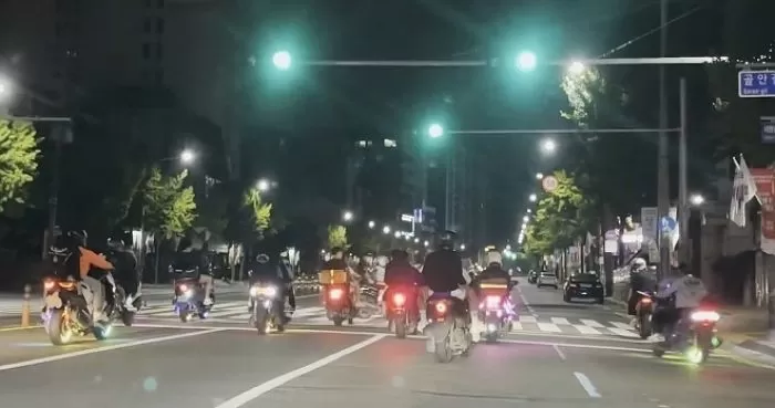 8월 15일 광복절 심야에 대구 도심에서 무법질주한 폭주족들이 대거 적발됐다. / 대구경찰청