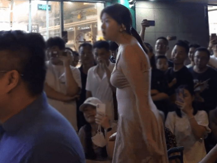 “난 예쁘니까 줄 안 설래”... 아이들 앞에 새치기 한 여성의 뻔뻔한 태도