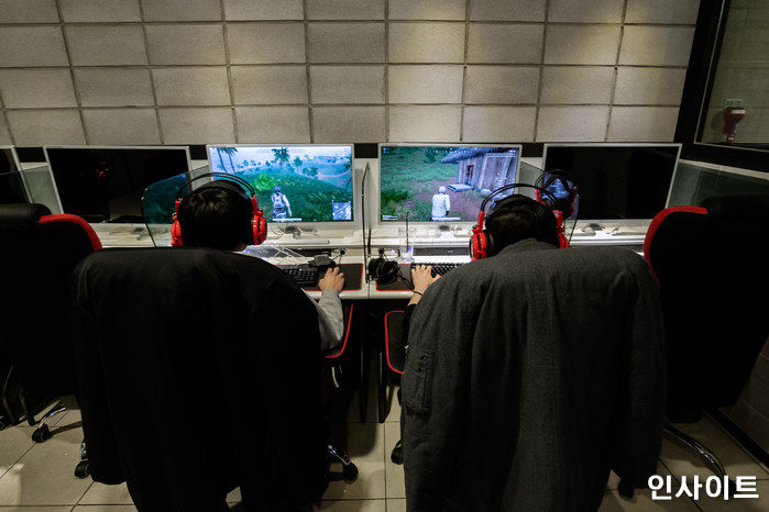 인천 PC방서 전 남친 흉기로 찌른 20대 여성 긴급 체포... 업주가 제압해