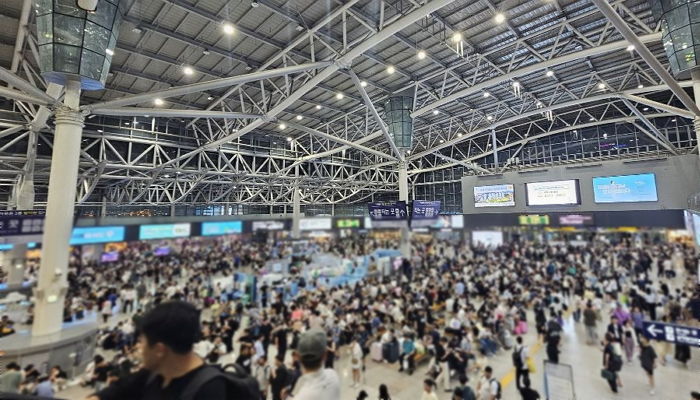 KTX 궤도 이탈 사고로 부대 복귀 못 하고 출근 못 해... 어제자 부산역 상황