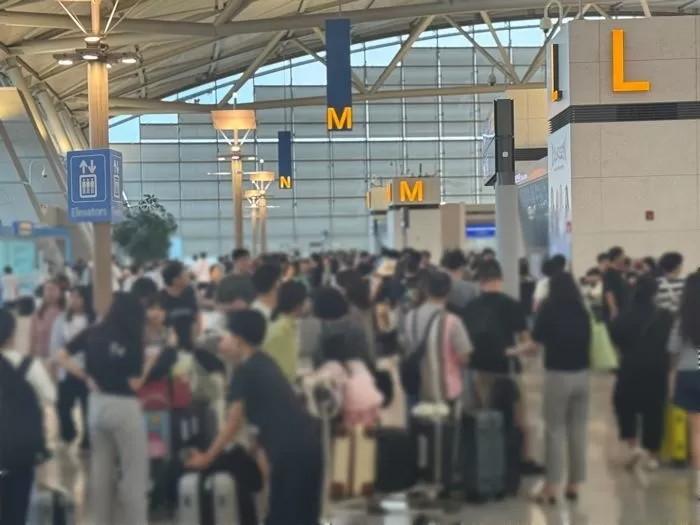 19일 인천국제공항 출발층 제주항공 발권카운터 앞 / 뉴스1