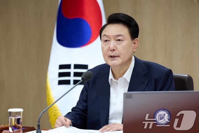 尹 “내년 병장 봉급 205만원..위관급 장교·부사관 봉급도 인상”