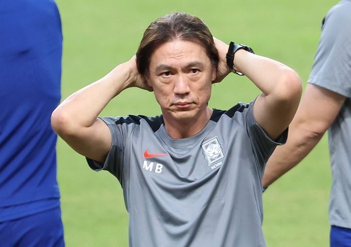 내일(10일) 오만과 2차전 치르는 홍명보 감독... “다른 전술 쓰겠다”
