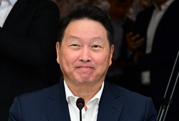 주말 반납하고 ‘그룹사 경영진’ 불러 회의한 SK 최태원 회장... “나부터 열심히 뛰겠다”