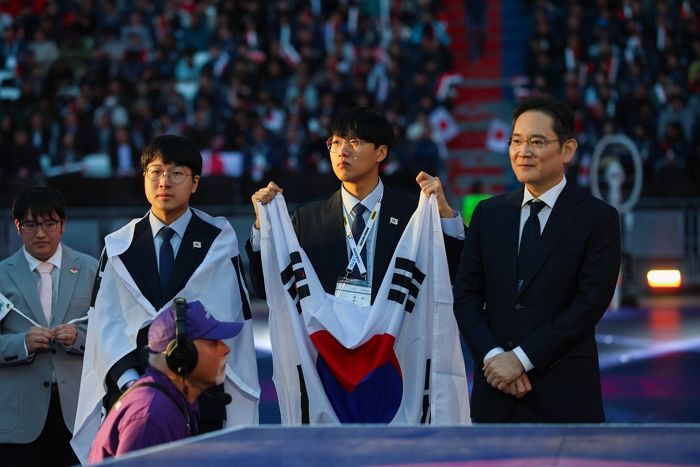 추석 연휴, 해외 날아가 ‘현장경영’ 한 이재용 회장...명절연휴 ‘이곳’에 떠 난리났다