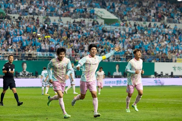 “3만 5천 관중 환호”... 임영웅X하나은행 콜라보 축구대회, 반응 터졌다