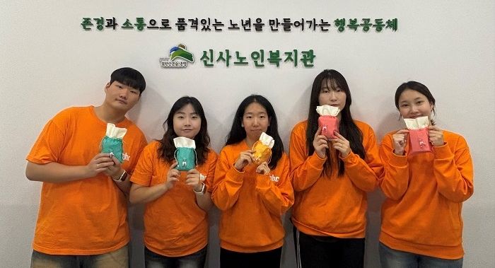 bhc 치킨 대학생 봉사단, ‘노인의 날’ 맞아 취약계층 어르신 위에 따뜻한 간식·손편지 전했다