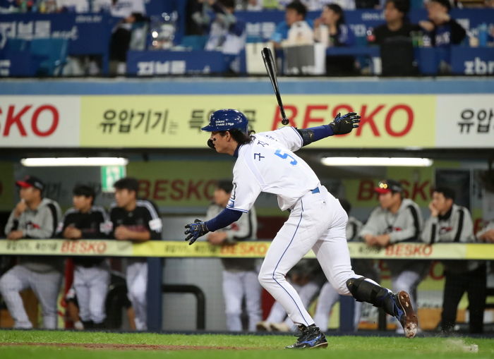 절뚝거리면서도 이 악물고 홈 향해 달려가는 ‘삼성 캡틴’ 구자욱의 부상 투혼 (영상)