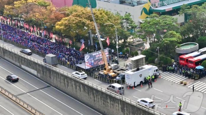 영업이익 2배 성과급으로 요구하는 현대트랜시스 노조... 정의선 회장 집 달려가 ‘민폐’ 시위