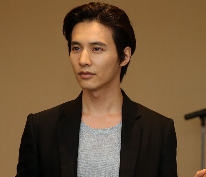 14년째 공백 갖고 있는 원빈 근황 전해졌다... “대본 보고 있어”