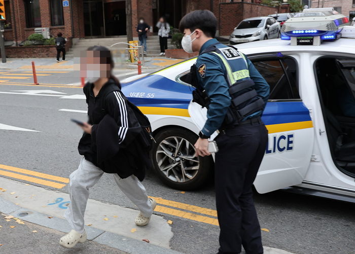 “우리가 콜택시냐”... 지각 수험생·수능 수험표 실어 나른 현직 경찰관들 불만 터졌다