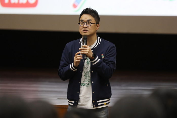 ‘한국사 큰별쌤’ 최태성 비상계엄령 호외 발간에... “우리는 강제로 역사의 한 페이지에”