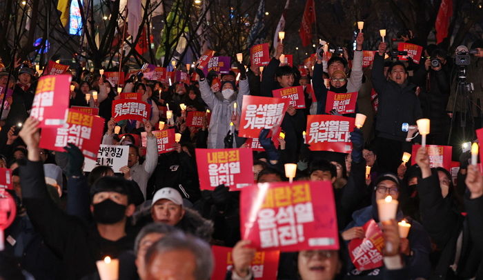 아파트·한페될·삐끼삐끼까지... 축제 분위기 속 진행된 전국 ‘윤석열 퇴진’ 행진 (영상)