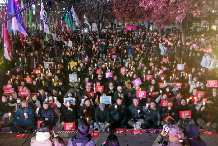 “촉법이라 붙잡혀도 괜찮아요”... 선생님 대신 윤석열 퇴진 시위 가겠다는 학생들