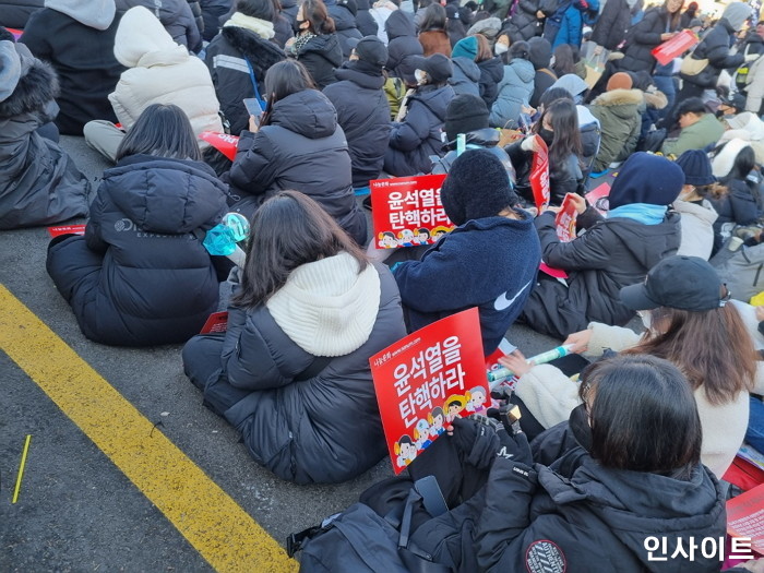 이번주 토요일(14일) 여의도 탄핵 시위 현장서 떡볶이·닭강정·어묵 총 1000인분 무료 제공