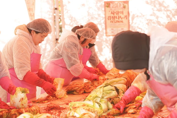 직접 농사하여 키운 배추로 사랑의 김장나눔, 20년째 이어오는 (주)썬시티