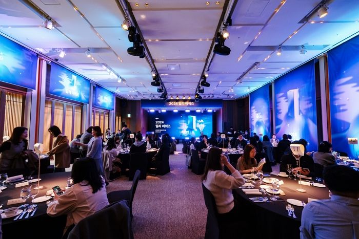 독자·작가·출판사가 함께 그리는 ‘新 독서 생태계’...
밀리의서재 ‘2024 밀리 어워즈’ 성료