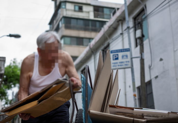 폐지 모아 생활하던 ‘기초수급자’ 할아버지... 옷 한벌 안 사고 모은 500만원 기부하고 세상 떠나