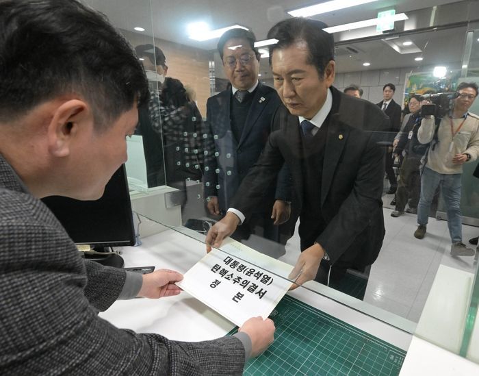 “윤 대통령만큼 양보한 대통령 없었는데”... 한국의 ‘탄핵 정국’에 아쉬워한 일본