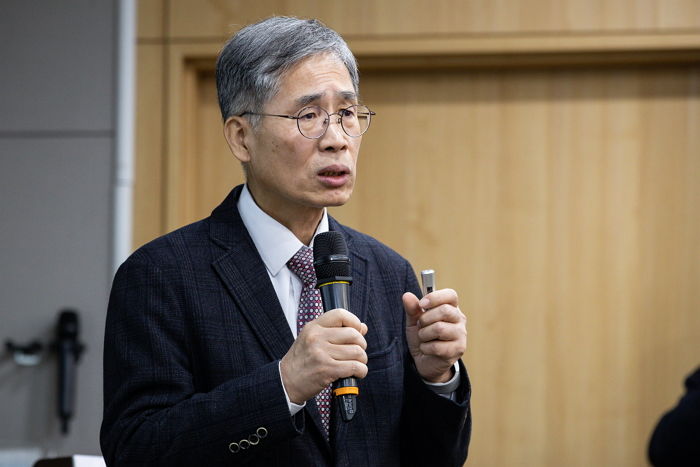 신평 “본래 성품이 선한 尹대통령... 헌재서 살아돌아오면 그전과 많이 다를 것”