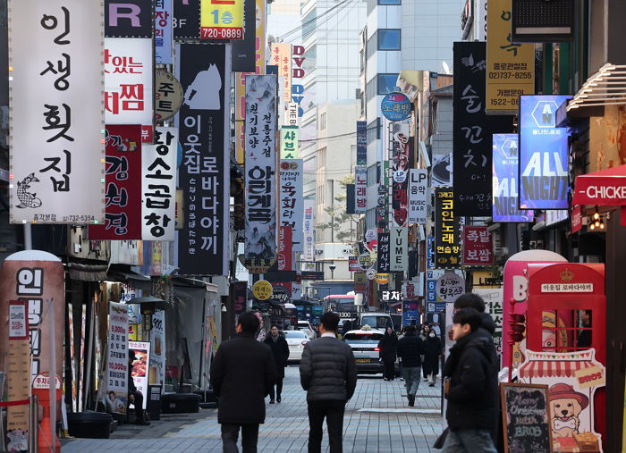 ‘비상계엄’ 이후 소비 꽁꽁 얼어붙었다... 신용카드 사용 급감