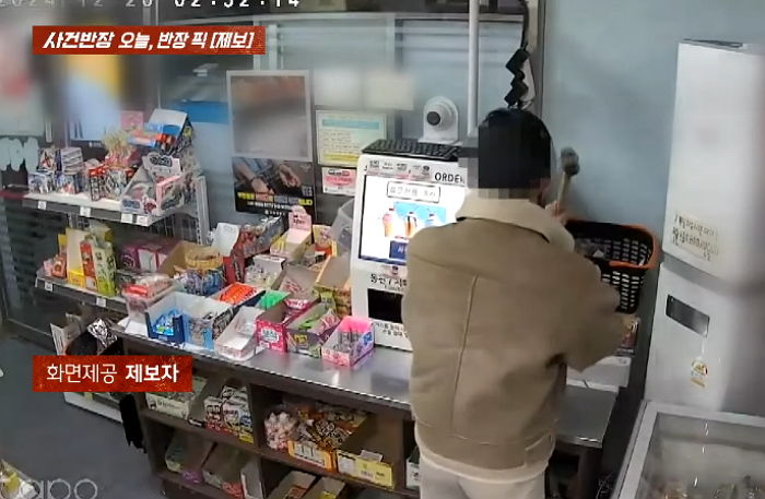 CCTV 있는데 태연하게 ‘영통’하며 망치로 무인점포 턴 남성... 잡고보니 만 13세 ‘촉법소년’
