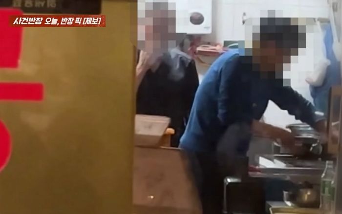고깃집 주방서 ‘맞담’한 사장 부부... 피우던 담배, 싱크대 물 틀어 껐다
