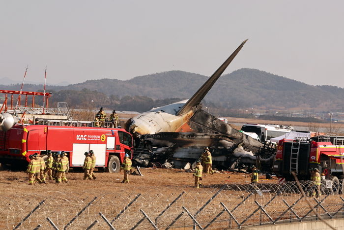 “무안공항 추락사고 여객기 기장, 마을 피해 착륙 시도했다” 목격자 증언