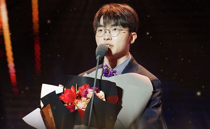 ‘페이커’ 이상혁, 2024 LCK 어워즈 ‘올해의 선수상’ 수상... 3관왕 등극