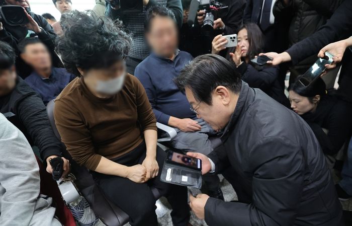 이재명 “제주항공 참사 수습은 그것대로 하고, 내란 사태 진압도 중요”