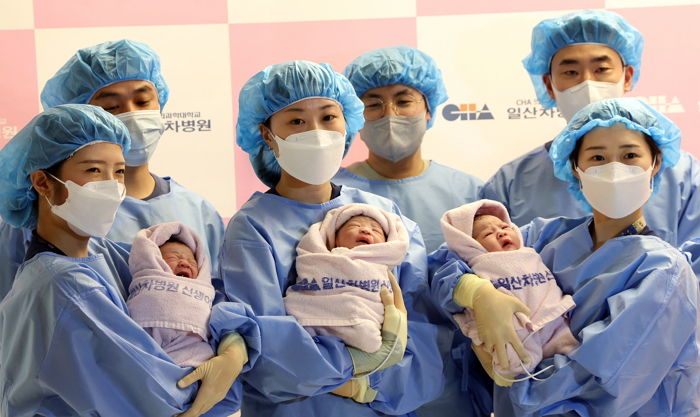 2025년 처음 태어난 새해둥이 “응애~!”... 딩굴이·꼬물이·니케 남아3명
