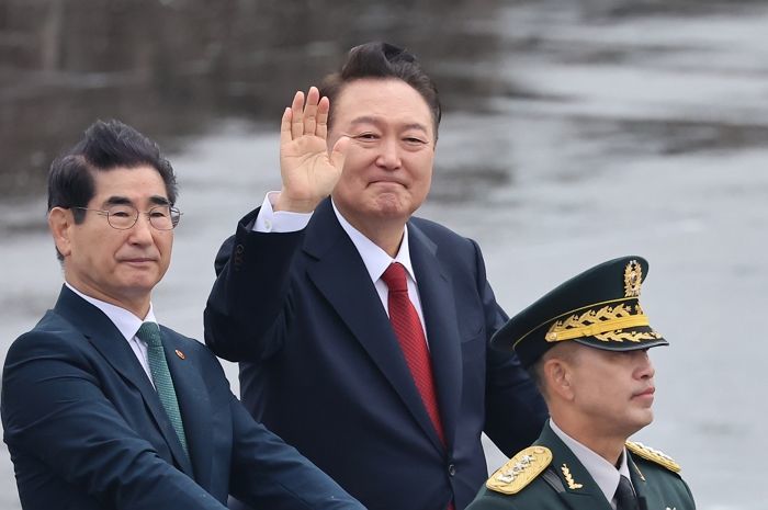 “대통령경호처, 尹 대통령 ‘체포’ 막지 마라”... 법원이 영장에 못 박은 문구