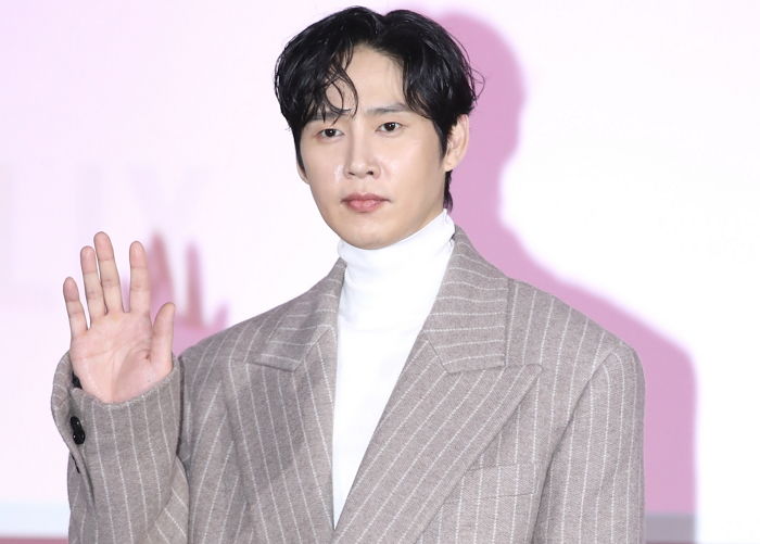 박성훈, ‘음란물 빛삭 논란’ 이어 드라마 ‘폭군의 셰프’ 하차설까지... 소속사가 밝힌 입장