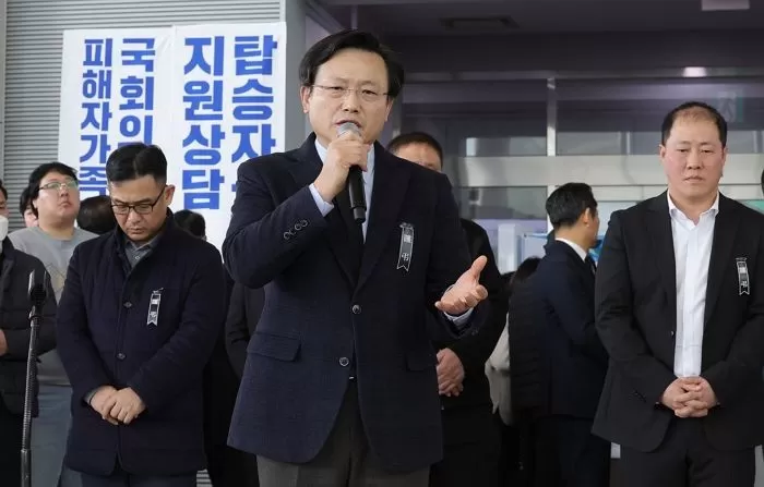 김이배 제주항공 대표이사가 31일 전남 무안군 무안국제공항 터미널에서 여객기 사고 브리핑을 하고 있다. (공동취재) / 뉴스1 